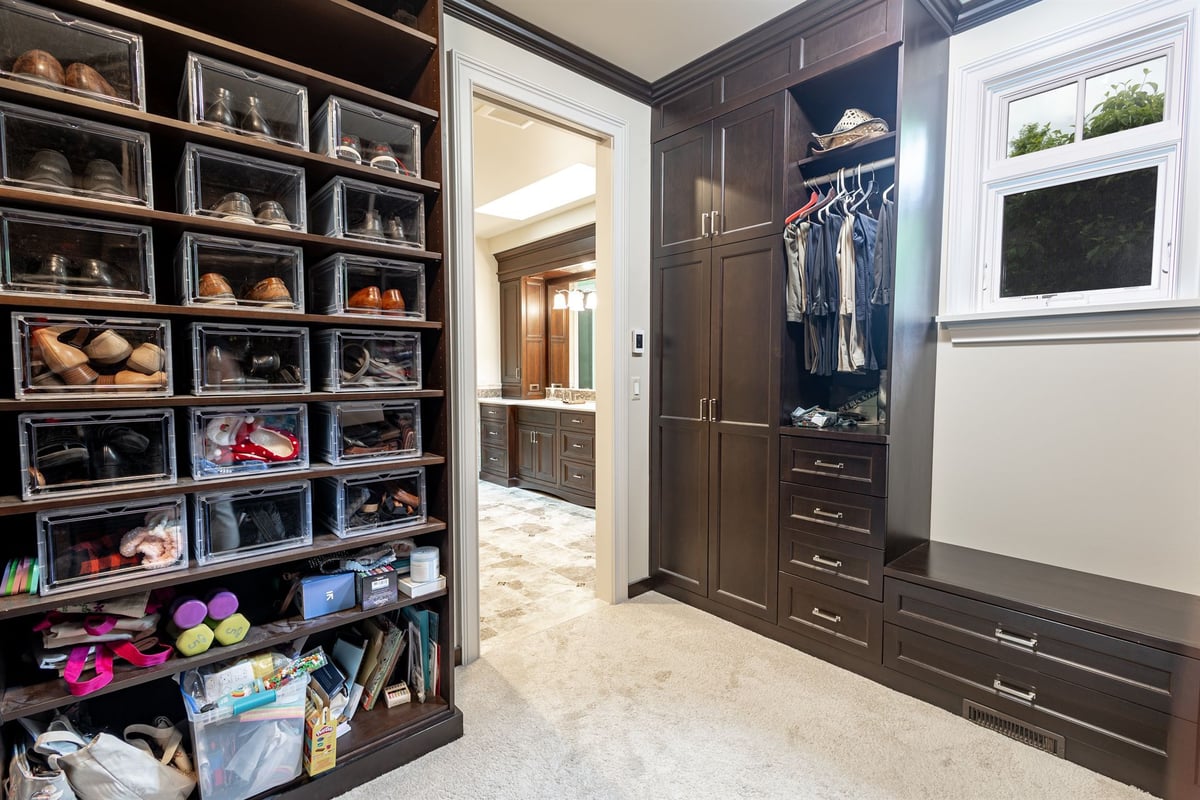 walk-in-closet-interior-view-southeast-mi-1-optimized