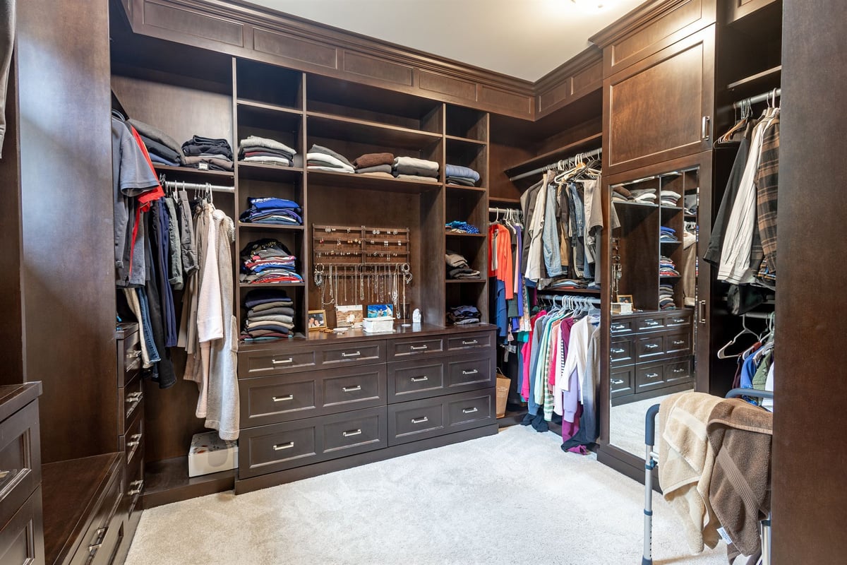 walk-in-closet-interior-view-southeast-mi-optimized