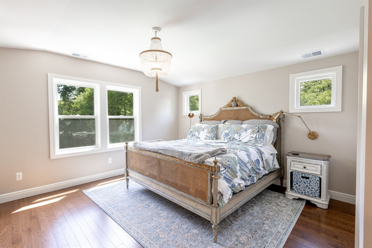 master-bedroom-with-large-windows-hardwood-floors-and-an-area-rug-southeast-mi-optimized