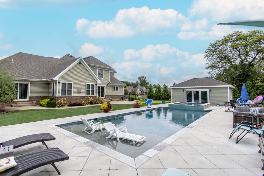 Grosse-Ile-pool-and-putting-green-scaled-optimized