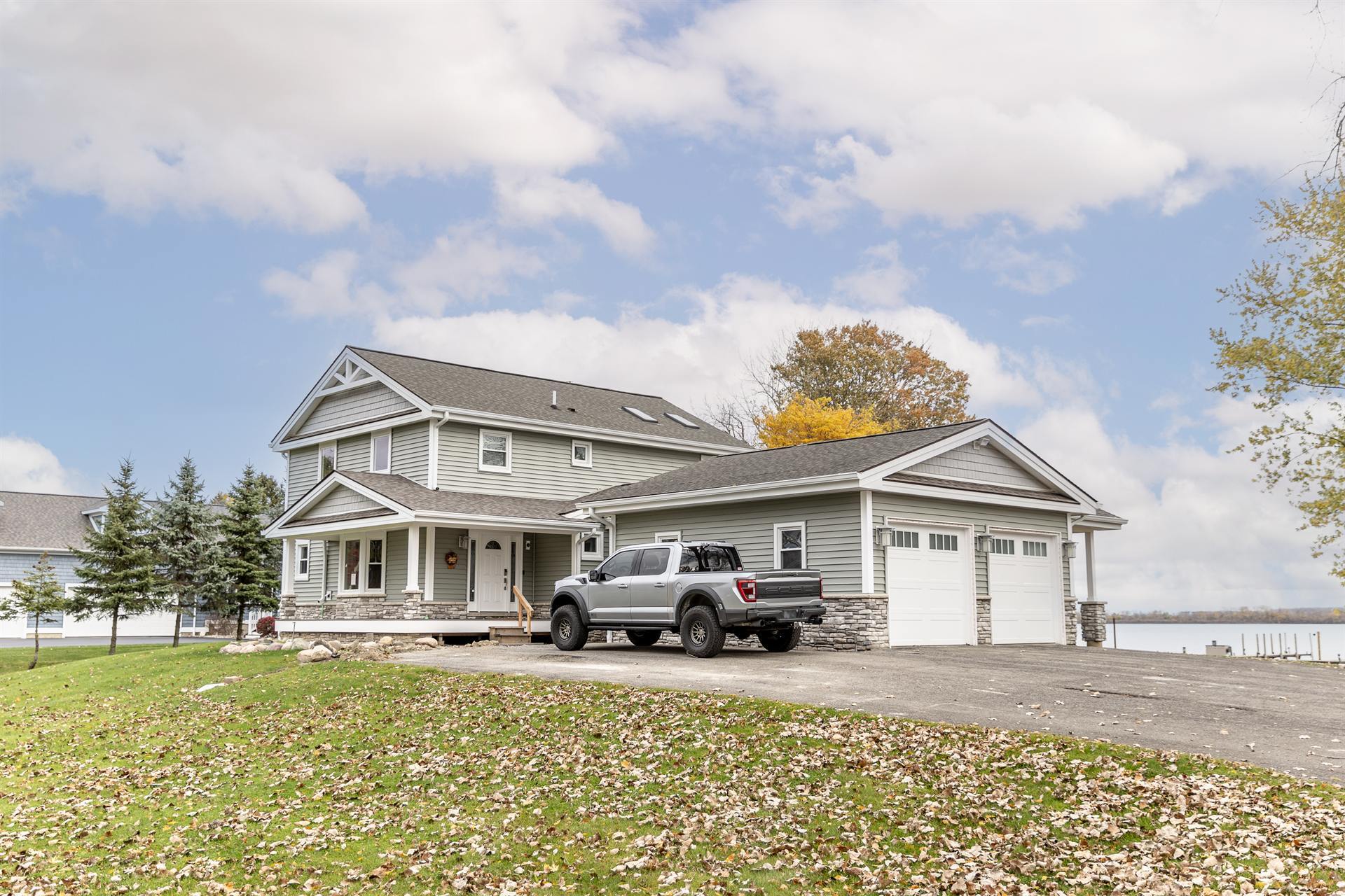 renovated-two-story-home-and-attached-garage-near-the-water-grosse-ile-mi-optimized