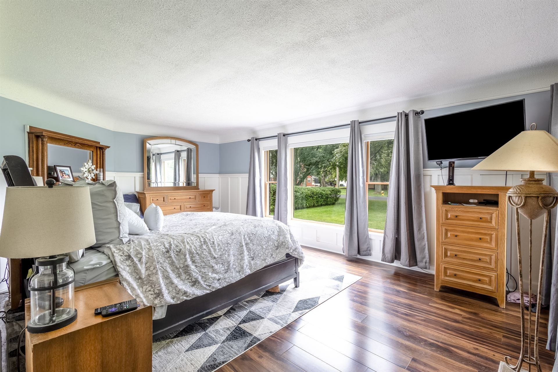master-bedroom-renovation-with-sliding-doors-to-the-yard-grosse-ile-mi-optimized