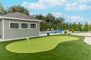 Grosse Ile pool and putting green