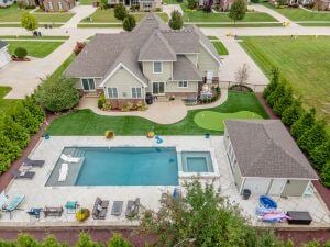 Grosse Ile pool and putting green